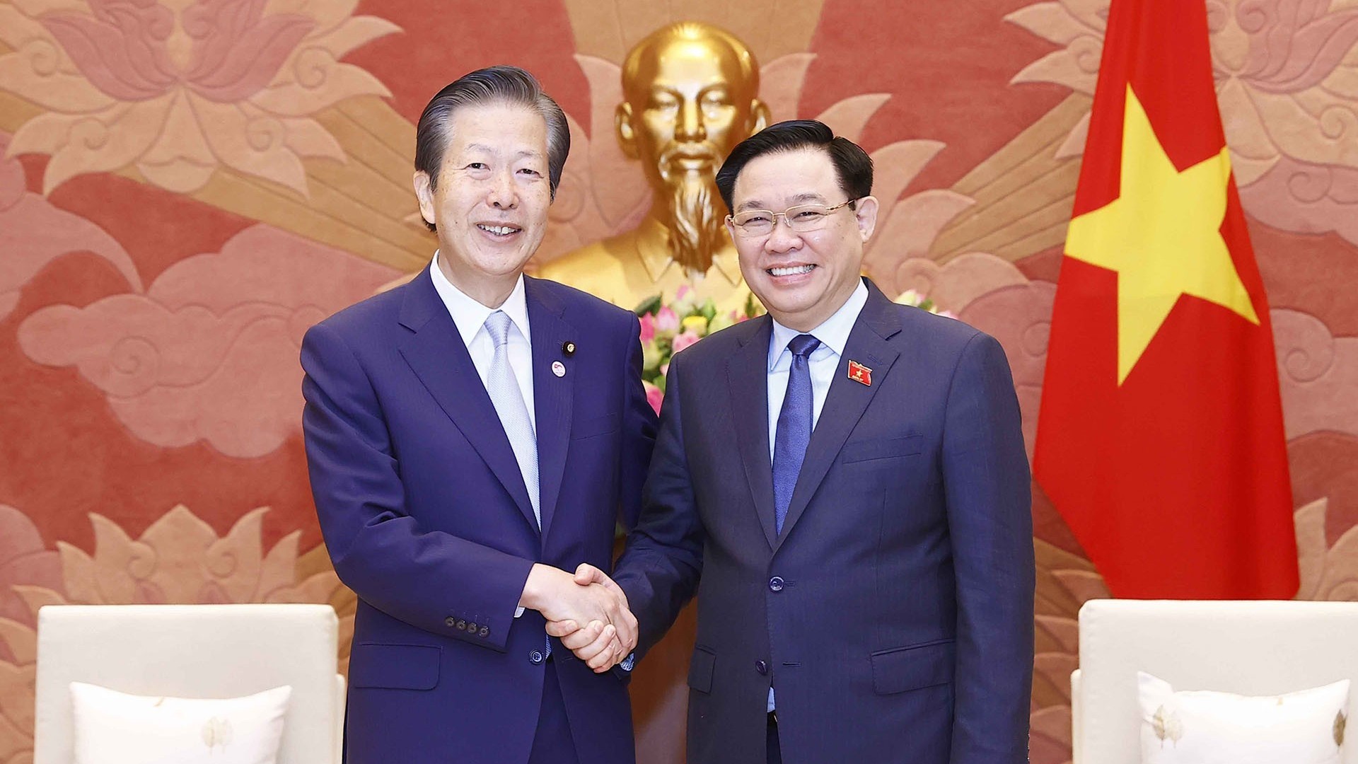 Chủ tịch Quốc hội Vương Đình Huệ tiếp Chủ tịch Đảng Công Minh Nhật Bản
