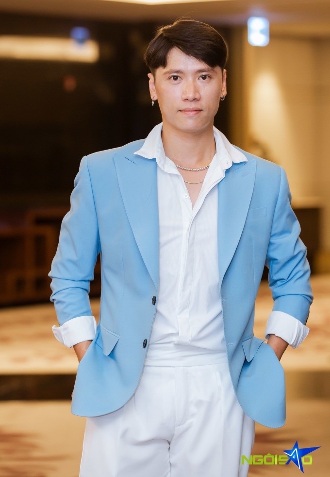  Diễn viên Hoàng Long trong vai Cảnh, một cảnh sát chuyên về IT.