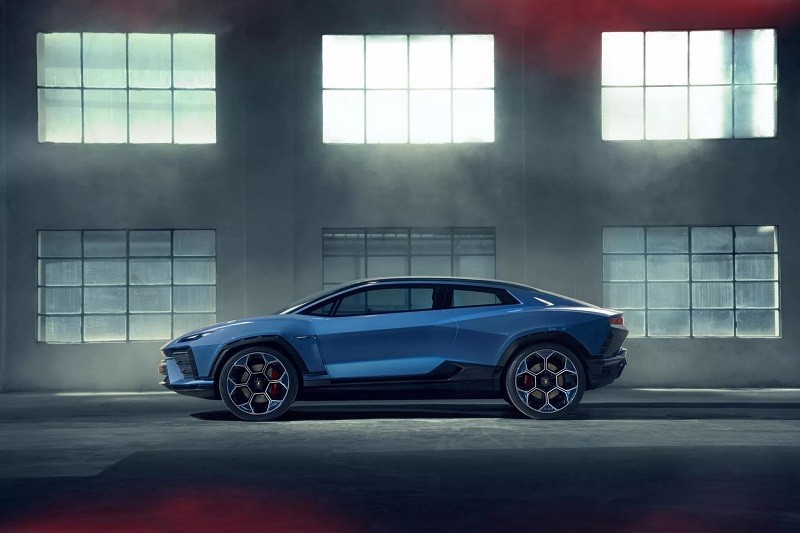 Lamborghini Lanzador mang phong cách lạ mắt khi kết hợp giữa GT và SUV.