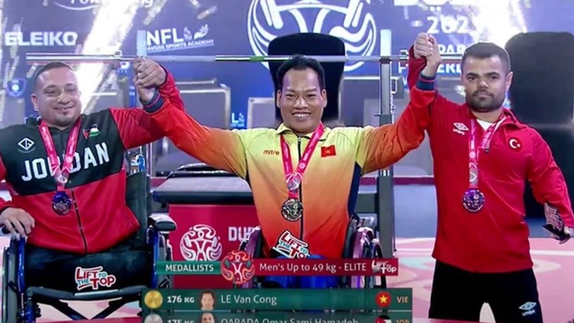 Lực sĩ Lê Văn Công giành Huy chương vàng giải vô địch cử tạ người khuyết tật thế giới