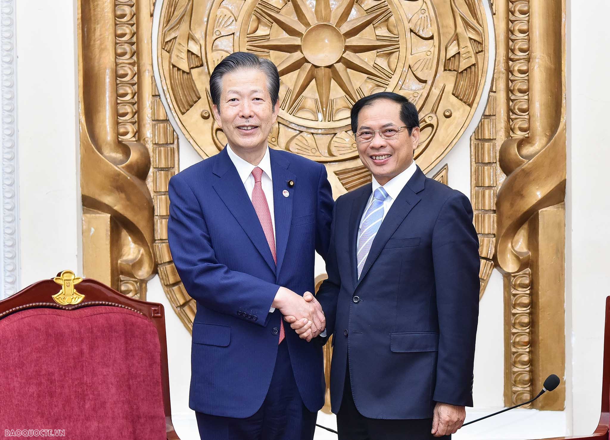 Foreign Minister receives Chief Representative of Japan's Komeito party