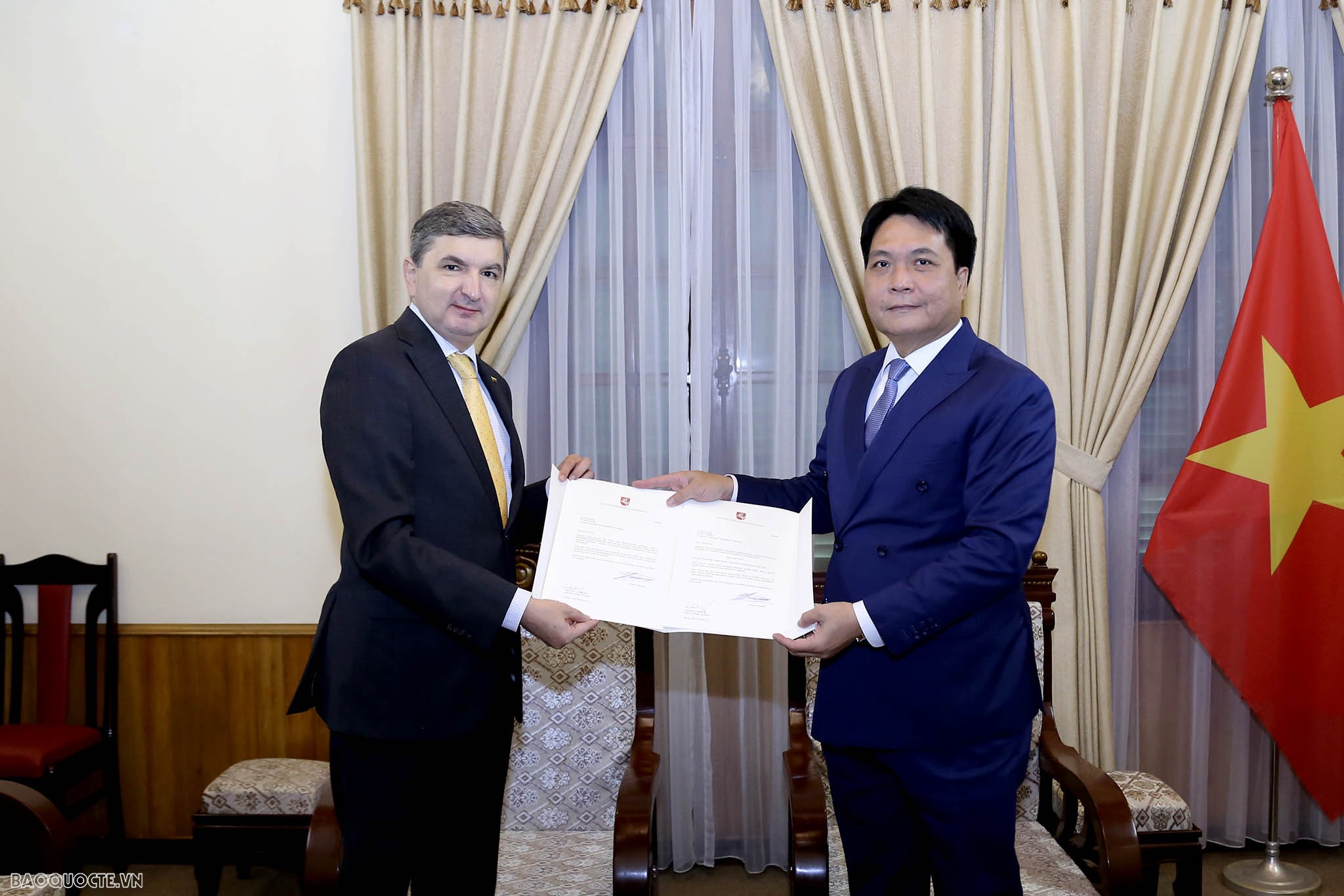 Bộ Ngoại giao tiếp nhận bản sao Thư ủy nhiệm bổ nhiệm Đại sứ Lithuania và Bulgaria tại Việt Nam