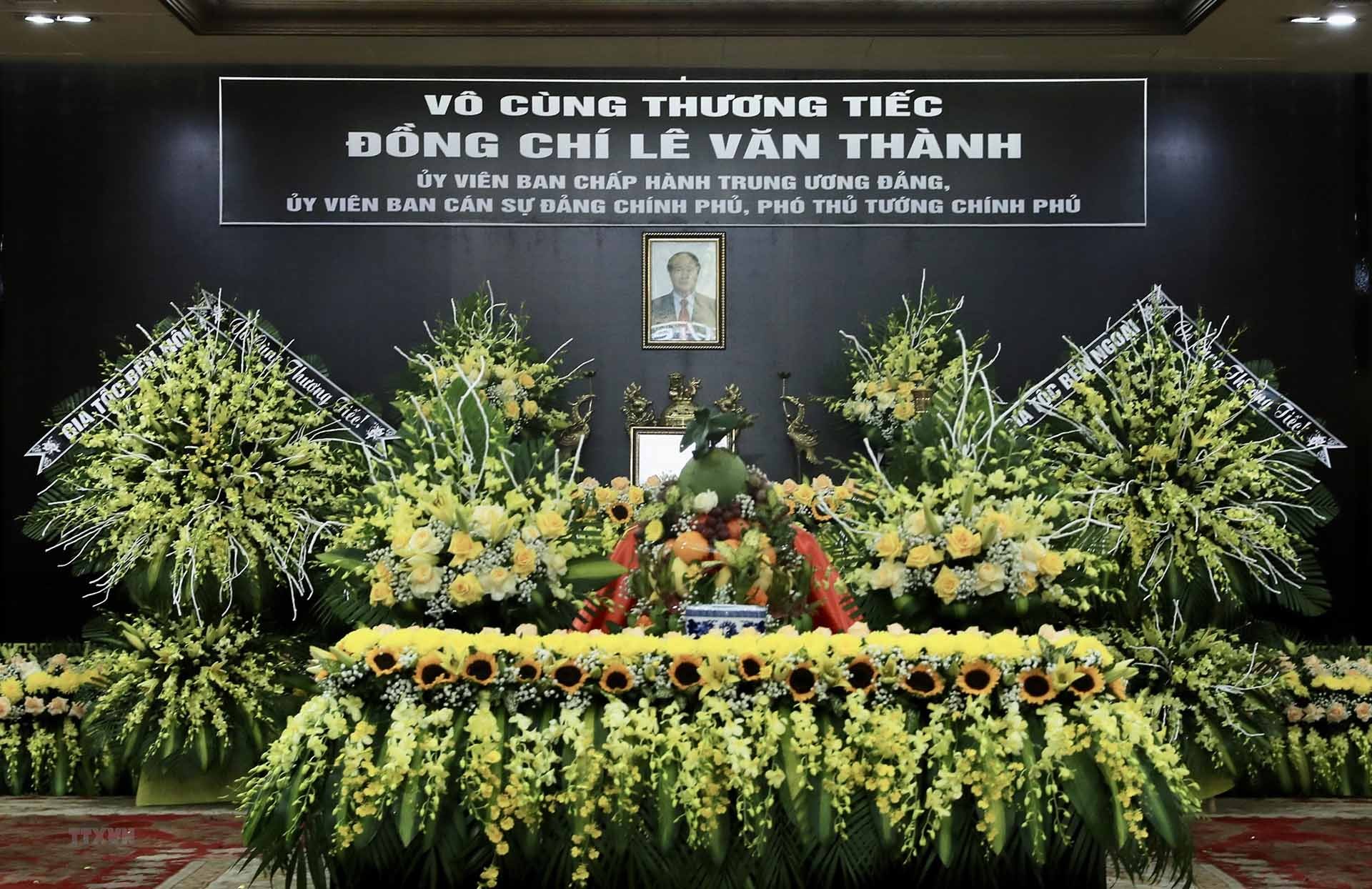 Linh cữu Phó Thủ tướng Lê Văn Thành được quàn tại Trung tâm Hội nghị thành phố Hải Phòng. (Nguồn: TTXVN)