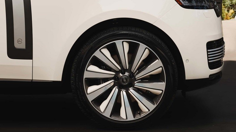 Cận cảnh Range Rover SV Carmel Edition phiên bản giới hạn, giá khoảng 8,88 tỷ đồng