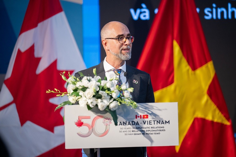 (08.25) Đại sứ Shawn Steil phát biểu tại Lễ kỷ niệm. (Nguồn: (08.25) Bộ trưởng Bộ Y tế Đào Hồng Lan phát biểu tại Lễ kỷ niệm 50 năm thiết lập quan hệ ngoại giao Việt Nam-Canada. (Nguồn: Đại sứ quán Canada tại Việt Nam)