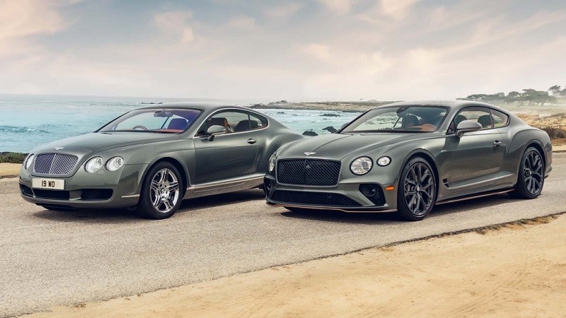 Bentley Continental GT Speed phiên bản kỷ niệm (phải) và chiếc Continental GT đầu tiên (trái).