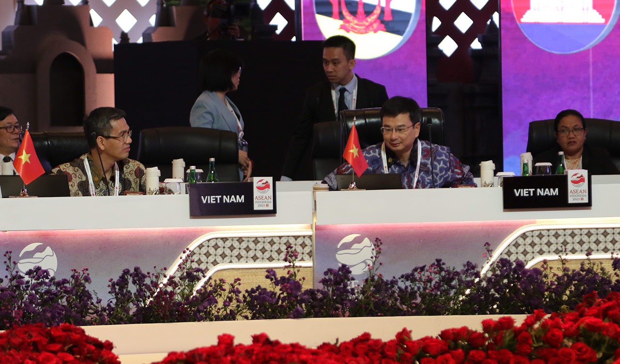 Thứ trưởng Bộ Tài chính Võ Thành Hưng (trái) và Phó Thống đốc Ngân hàng Nhà nước Phạm Thanh Hà (phải) tham dự Hội nghị. (Nguồn: TTXVN)