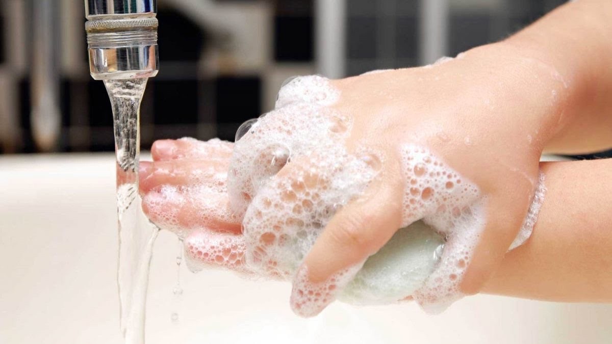 Rửa tay thường xuyên là cách hữu hiệu nhất để phòng bệnh viêm kết mạc. (Nguồn: SKĐS)