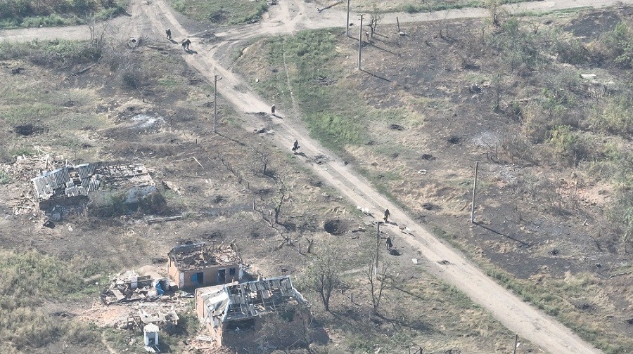 (08.26) Các bức ảnh do VSU cung cáp cho thấy binh sĩ Ukraine đang tiến vào làng Rabotino, Zaporizhzhia. (Nguồn: Reuters)