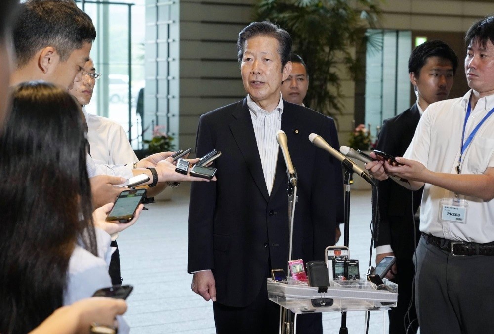 (08.26) Chủ tịch Komeito Natsuo Yamaguchi (giữa) đã hoãn chuyến thăm với Trung Quốc. (Nguồn: Kyodo)