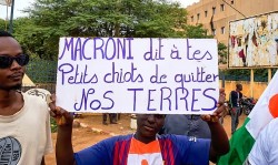 Tình hình Niger: Hàng chục ngàn người tuần hành ủng hộ trục xuất Đại sứ Pháp; FDS vô hiệu hóa hàng chục phần tử khủng bố