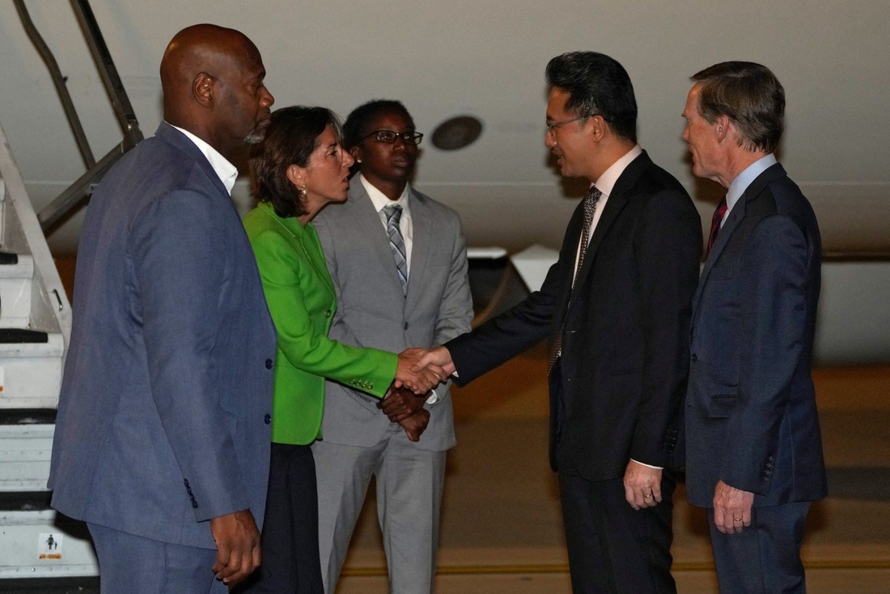 Bộ trưởng Thương mại Mỹ Gina Raimondo đến Bắc Kinh, Trung Quốc ngày 27/8. (Nguồn: Reuters)