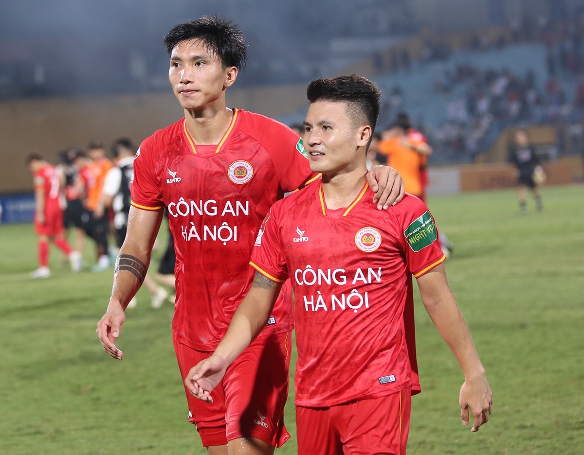 Sau khi chia tay Hà Nội FC, Văn Hậu và Quang Hải tiếp tục cùng nhau vô địch ở đội bóng mới CAHN.