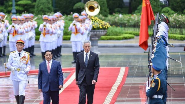 Official welcome ceremony held for Singaporean Prime Minister Lee Hsien Loong