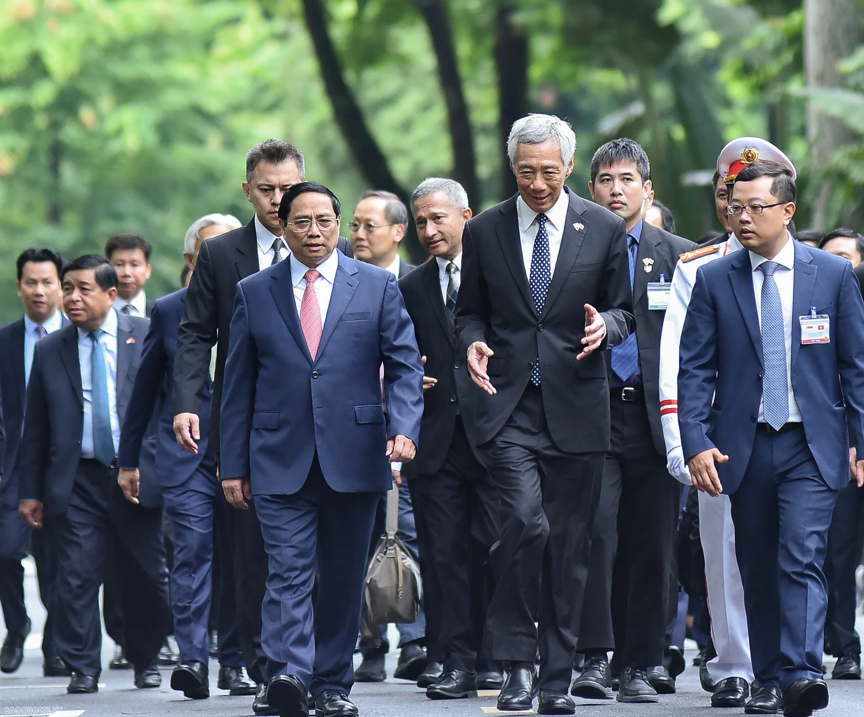 Đây cũng là chuyến thăm nằm trong một loạt sự kiện mà hai bên tổ chức nhân kỷ niệm 50 năm thiết lập quan hệ ngoại giao và 10 năm quan hệ Đối tác Chiến lược giữa Việt Nam và Singapore.