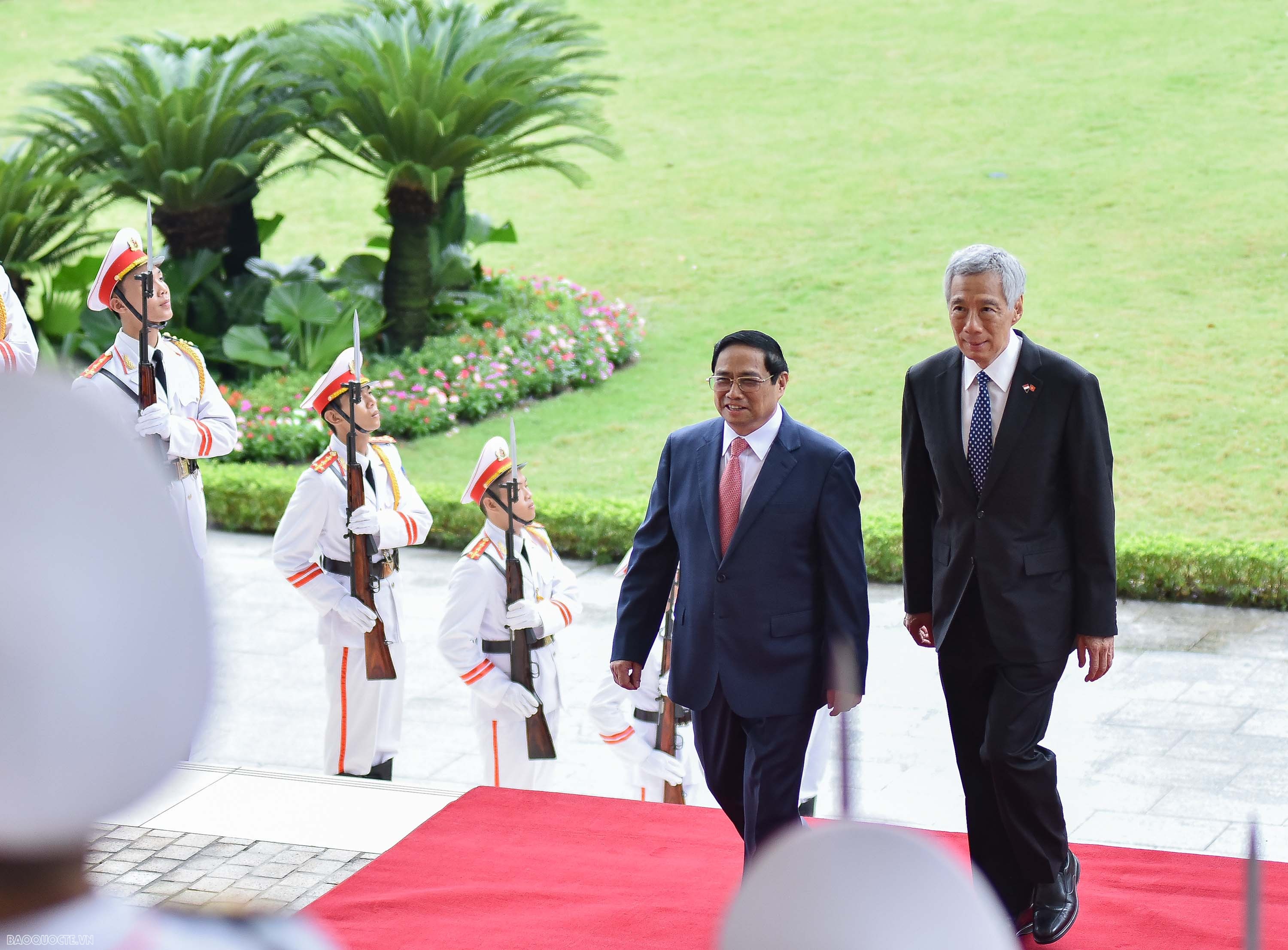 Official welcome ceremony held for Singaporean Prime Minister Lee Hsien Loong