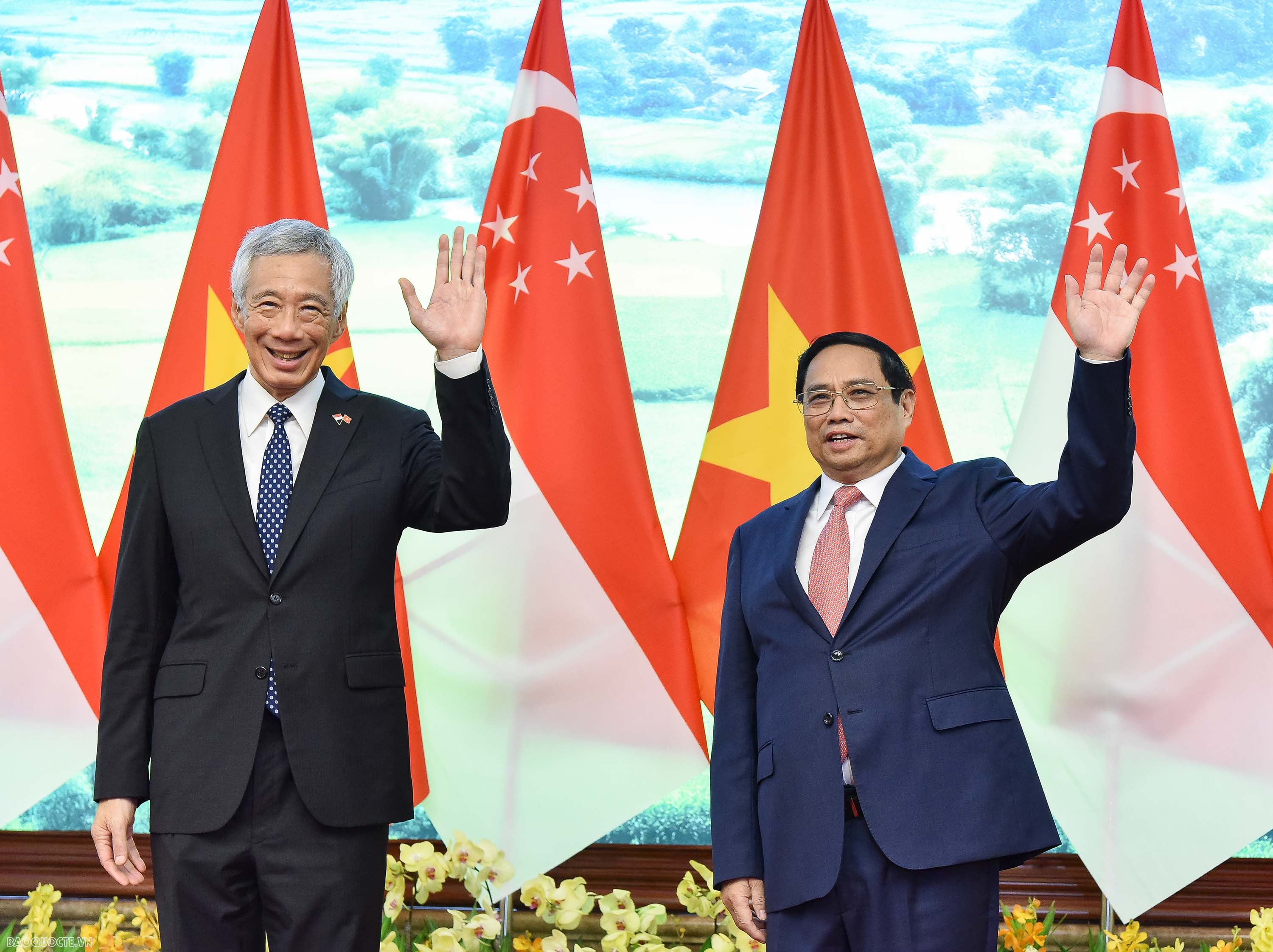 Official welcome ceremony held for Singaporean Prime Minister Lee Hsien Loong