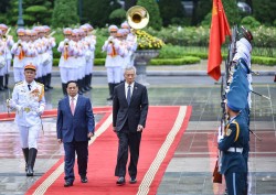 Thủ tướng Phạm Minh Chính chủ trì lễ đón chính thức Thủ tướng Singapore Lý Hiển Long