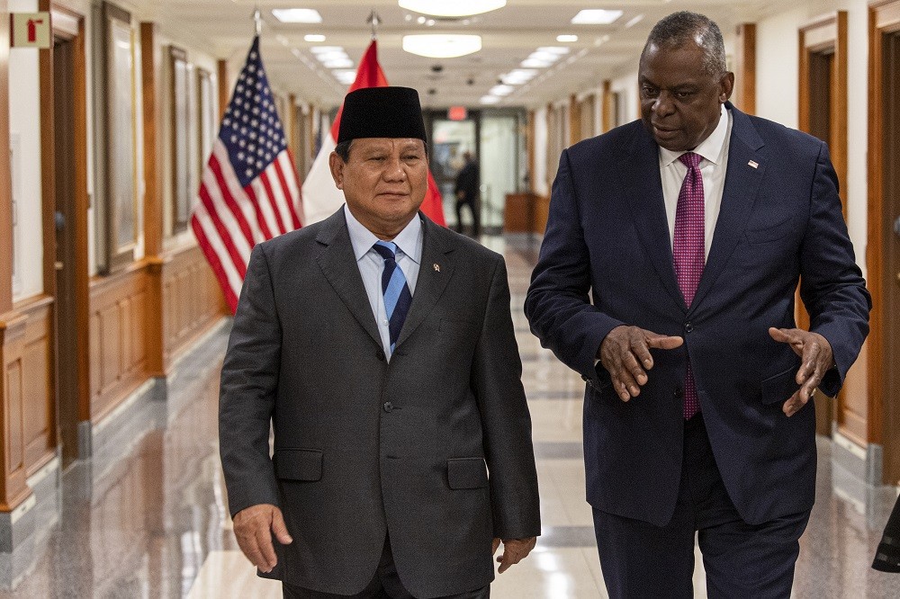 (08.29) Bộ trưởng Quốc phòng Prabowo Subianto và người đồng cấp nước chủ nhà Lloyd Austin tại Lầu Năm góc, Washington (Mỹ) ngày 24/8. (Nguồn: Hải quân Mỹ)