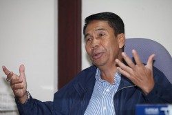 ไทย: เพื่อไทยแต่งตั้งอดีตครูเป็นรัฐมนตรีกลาโหม