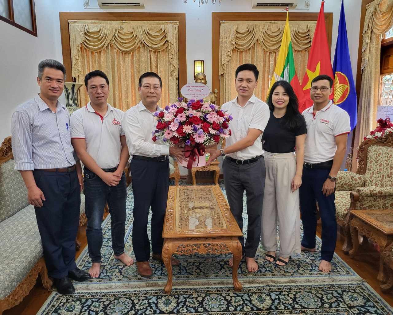 Các đơn vị của Việt Nam công tác tại Myanmar chúc mừng 78 năm ngày thành lập ngành Ngoại giao