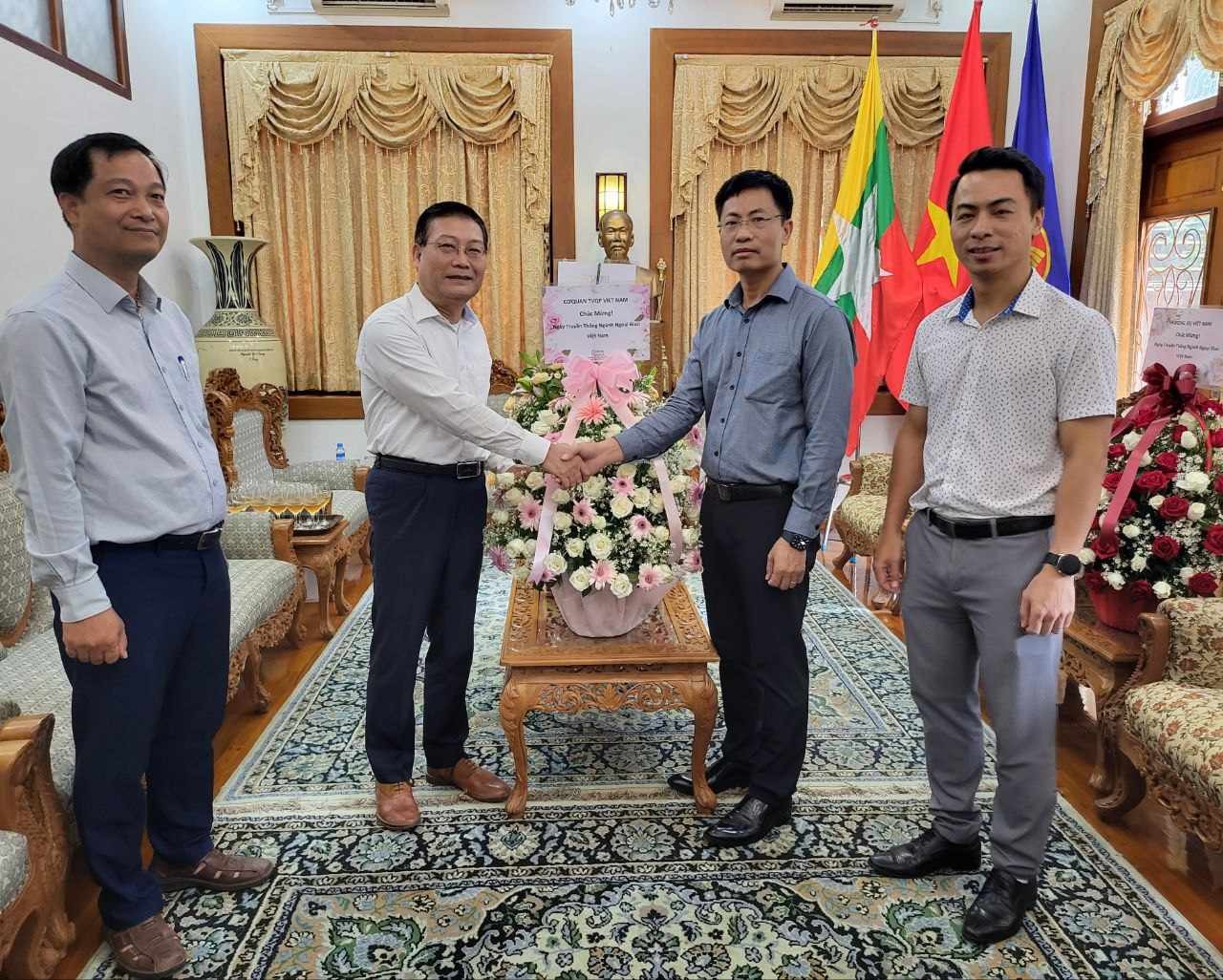 Các đơn vị của Việt Nam công tác tại Myanmar chúc mừng 78 năm ngày thành lập ngành Ngoại giao
