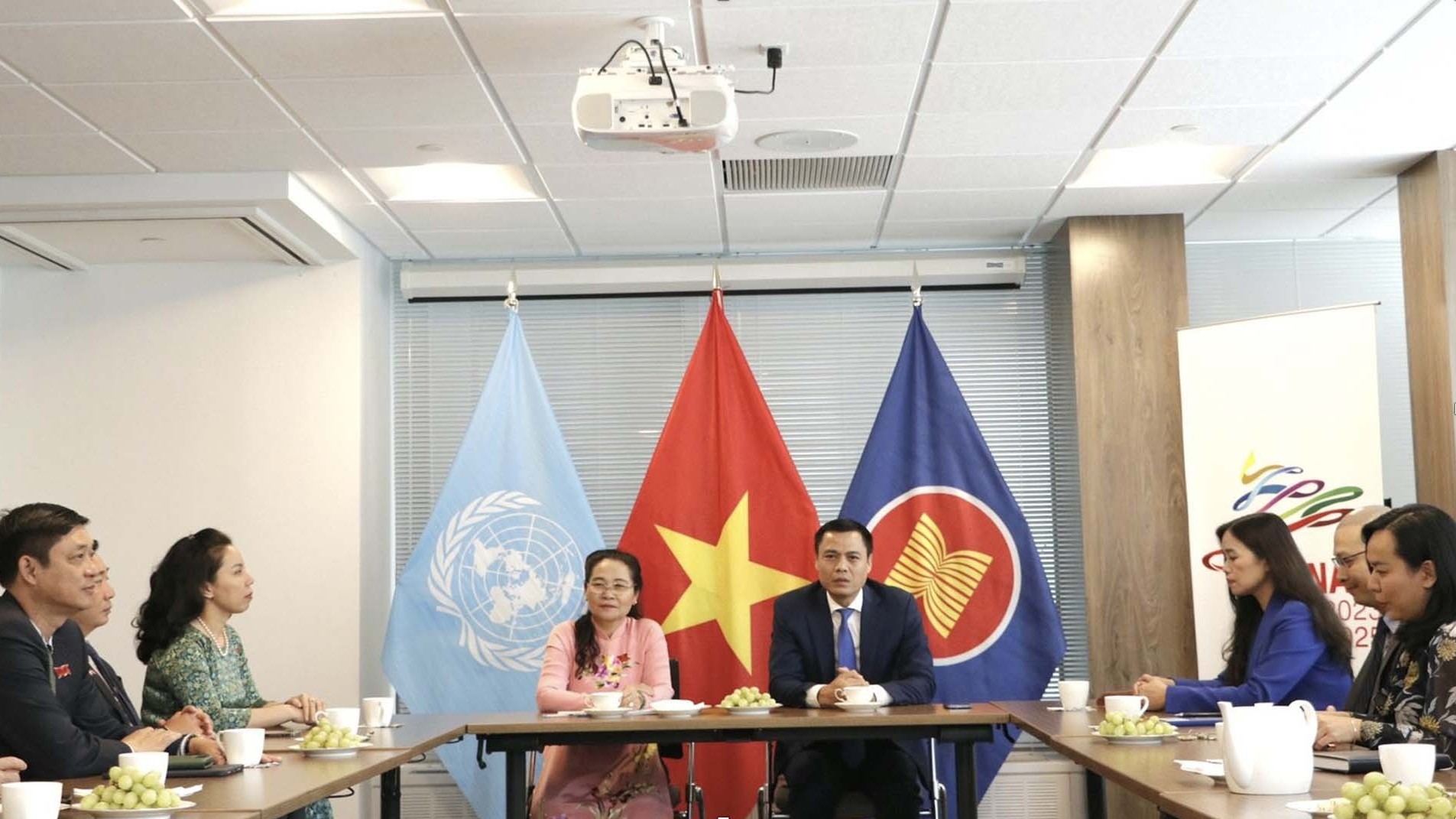 Phái đoàn Việt Nam tại Liên hợp quốc đón và làm việc với đoàn công tác của Hội đồng Nhân dân TP. Hồ Chí Minh