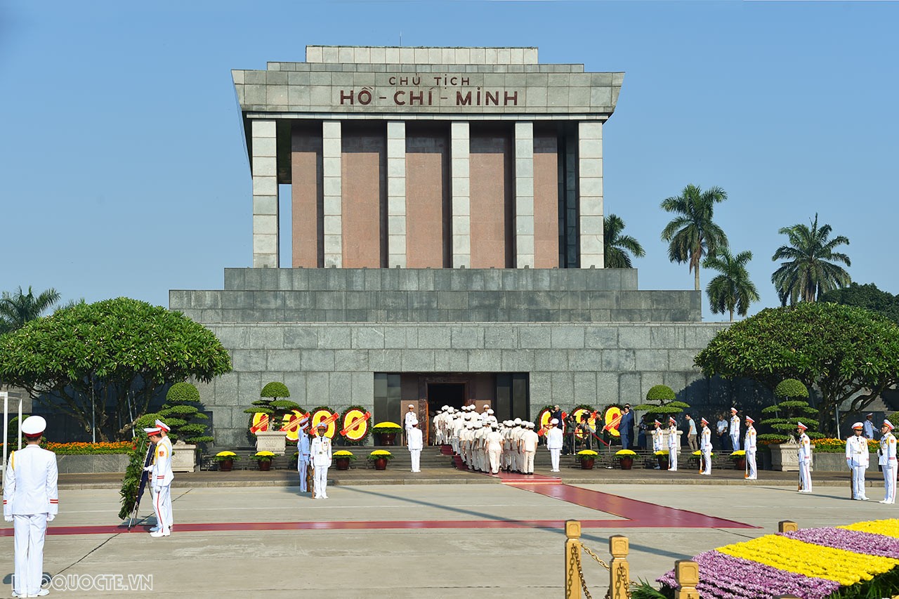 Foreign Minister paid tribute to President Ho Chi Minh on 78th National Day Foreign Minister paid tribute to President Ho Chi Minh on 78th National Day