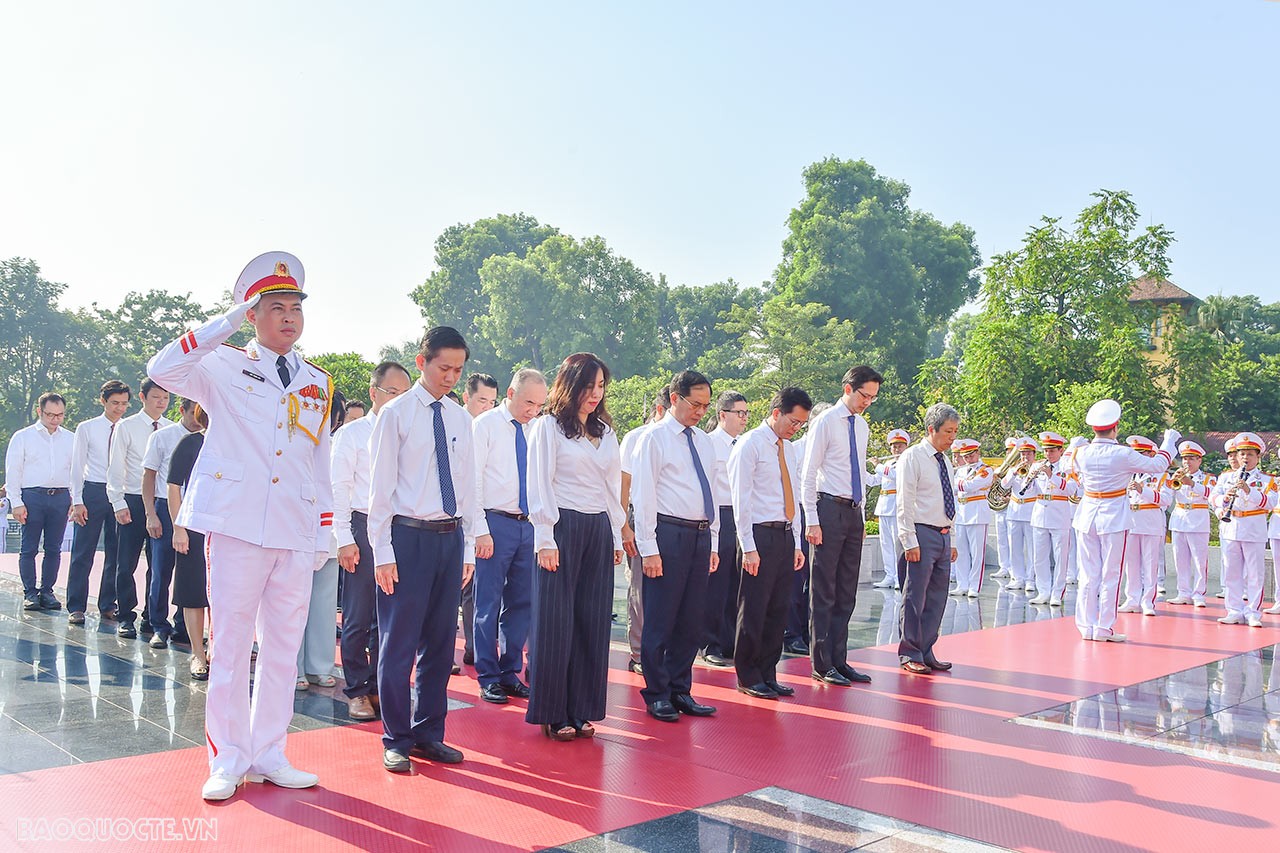 Foreign Minister paid tribute to President Ho Chi Minh on 78th National Day Foreign Minister paid tribute to President Ho Chi Minh on 78th National Day