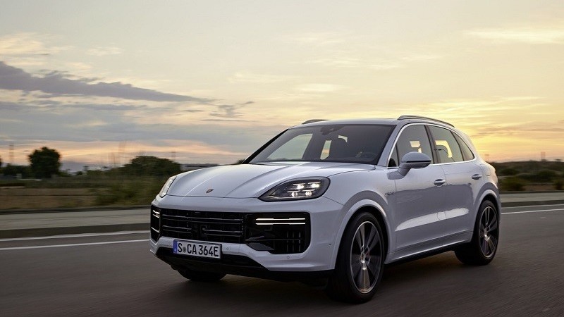 Cận cảnh Porsche Cayenne Turbo E-Hybrid 2024 vừa ra mắt tại Mỹ, giá gần 3,6 tỷ đồng