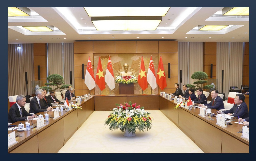 Chủ tịch Quốc hội Vương Đình Huệ hội kiến Thủ tướng Lý Hiển Long.