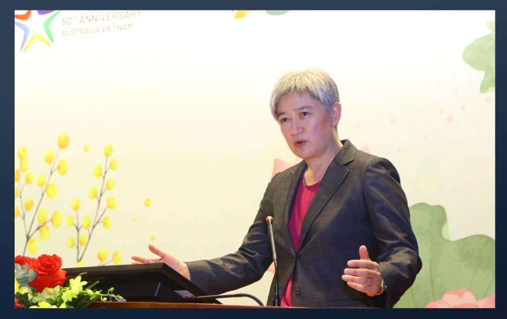 Bộ trưởng Ngoại giao Penny Wong phát biểu tại Diễn đàn khoa học với chủ đề “50 năm quan hệ Việt Nam - Australia: Hợp tác khu vực trong một thế giới thay đổi”.