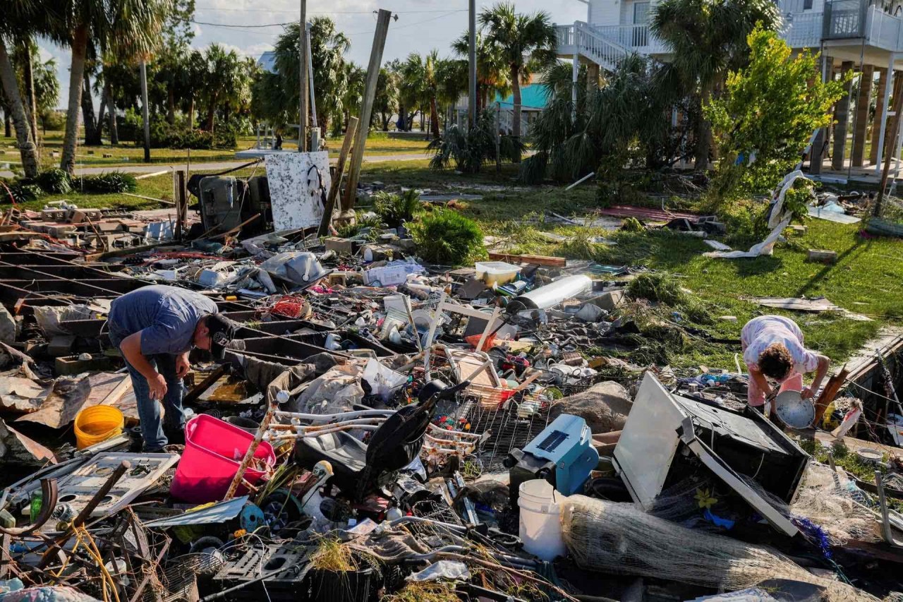 Khung cảnh tan hoang sau cơn bão Idalia  ở Florida