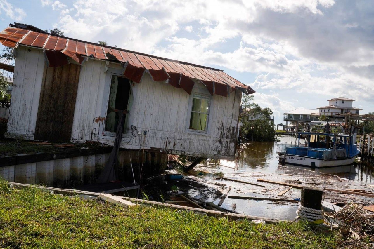 Khung cảnh tan hoang sau cơn bão Idalia  ở Florida