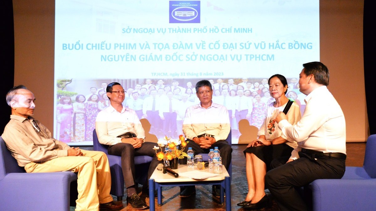Sở Ngoại vụ TP. HCM tổ chức hoạt động ‘uống nước nhớ nguồn’, tri ân cố Đại sứ Vũ Hắc Bồng
