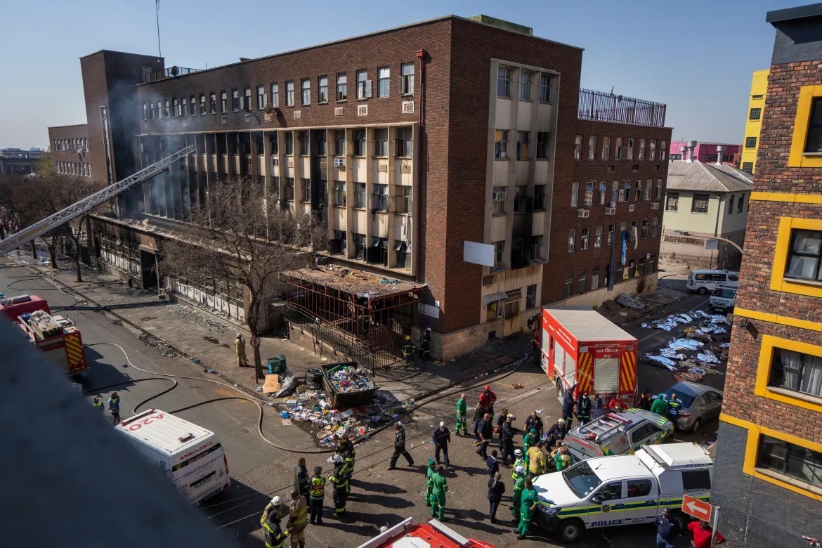 Hiện trường đám cháy chung cư kinh hoàng ở Johannesburg