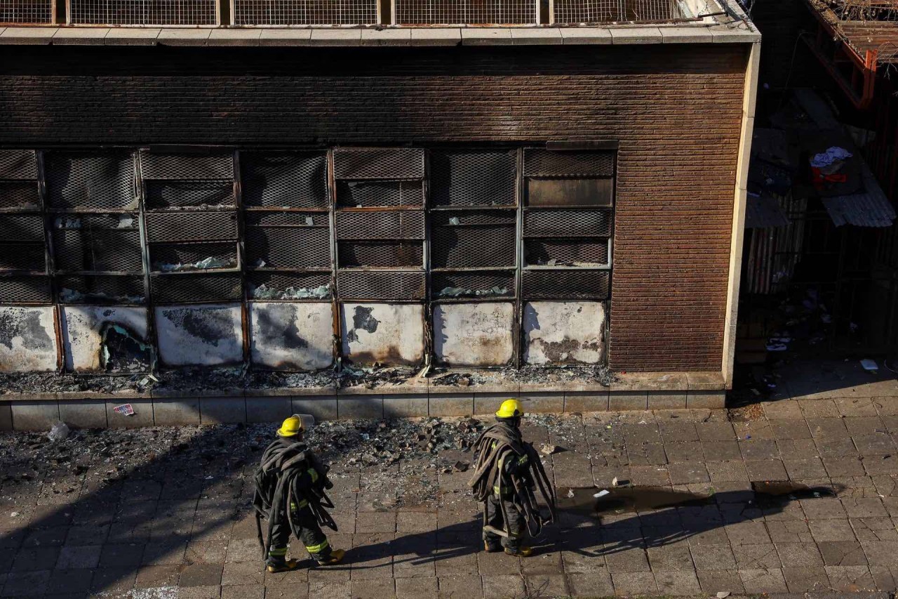 Hiện trường đám cháy chung cư kinh hoàng ở Johannesburg