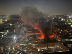 Hiện trường đám cháy chung cư kinh hoàng ở Johannesburg, Nam Phi