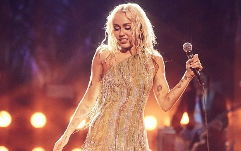 Vì sao Miley Cyrus quyết định ngừng lưu diễn?