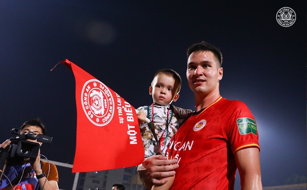 Filip Nguyễn tiết lộ quá trình nhập quốc tịch Việt Nam và cảm xúc cùng CLB Công an Hà Nội vô địch V-League 2023