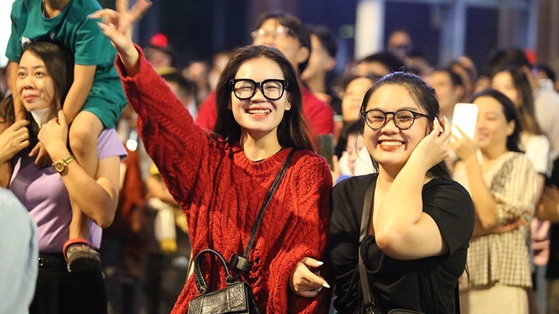 Images of Ho Chi Minh City residents enjoy fireworks in celebration of National Day