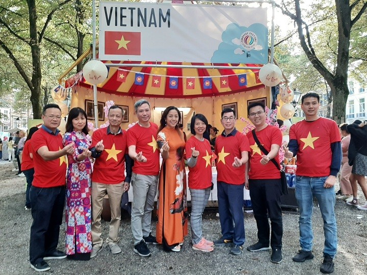 Đại sứ quán Việt Nam tại Hà Lan tham gia Embassy Festival 2023