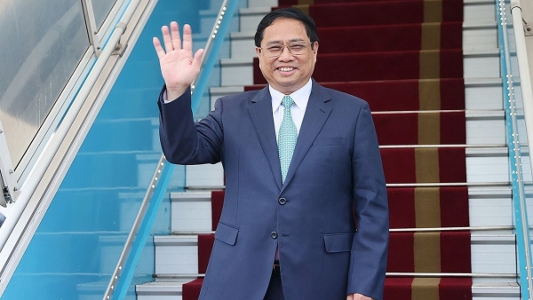 PM Pham Minh Chinh leaves Hanoi for Jakarta to attend 43rd ASEAN Summit
