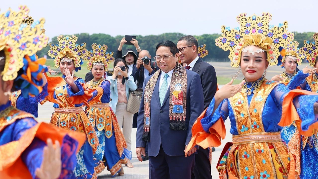 thu tuong pham minh chinh den jakarta bat dau cac hoat dong tai hoi nghi cap cao asean43