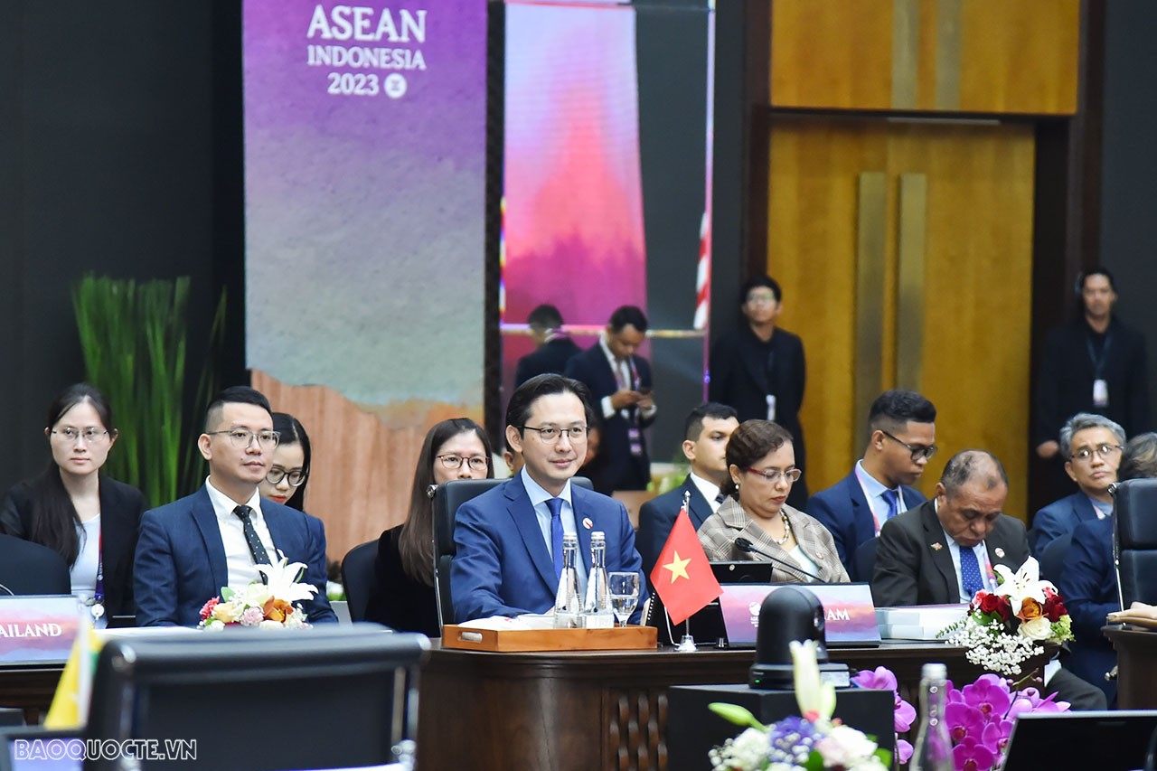 Vietnam attends ASEAN Foreign Ministers’ Meeting