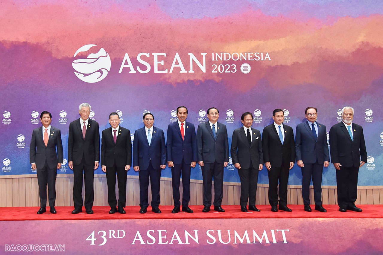 Sáng 5/9, tại Jakarta, Indonesia, Thủ tướng Phạm Minh Chính và Trưởng đoàn các nước ASEAN tham dự Lễ khai mạc và Phiên toàn thể Cấp cao ASEAN-43. (Ảnh: Anh Sơn)