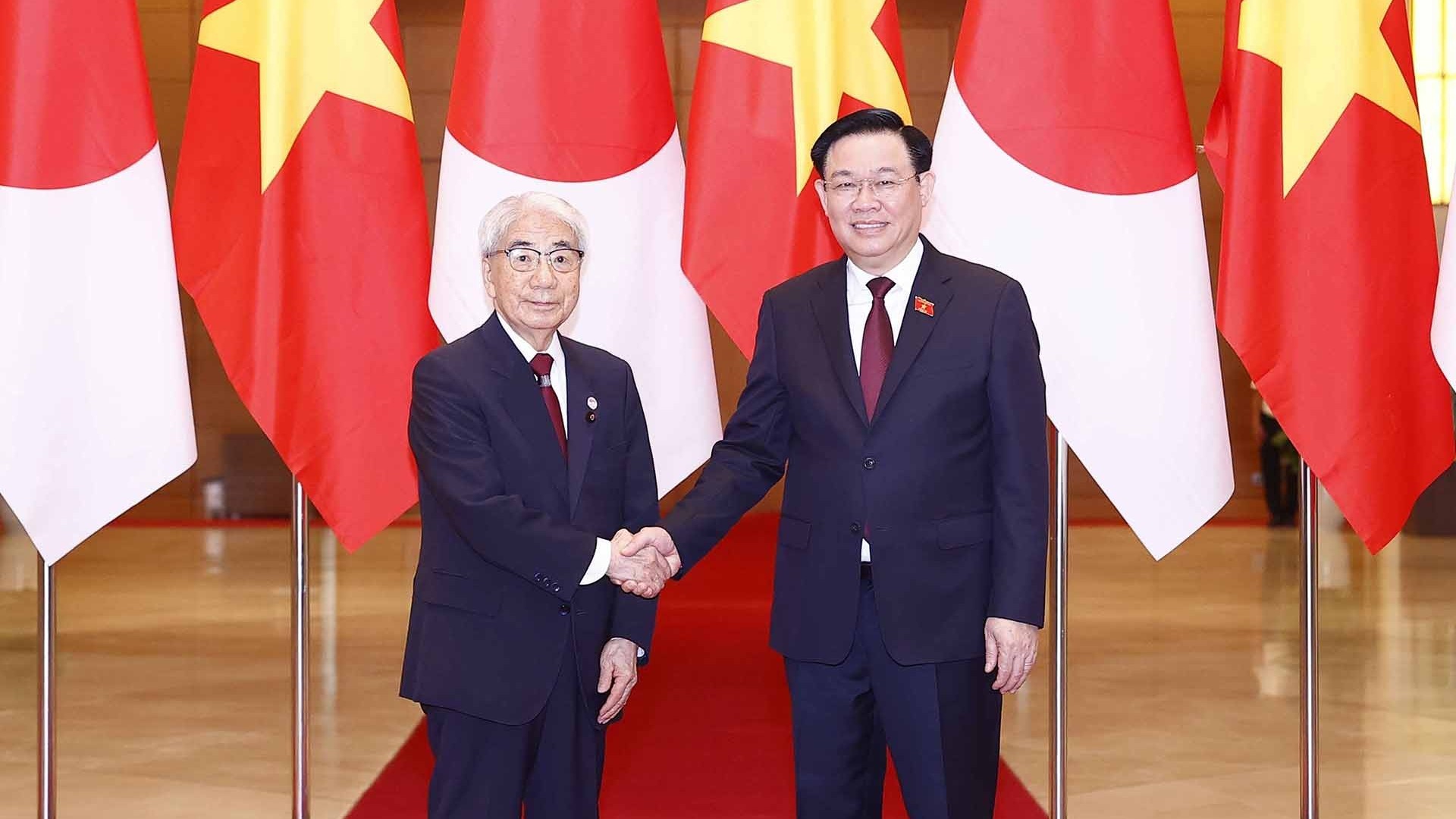 Chủ tịch Quốc hội Vương Đình Huệ hội đàm với Chủ tịch Thượng viện Nhật Bản
