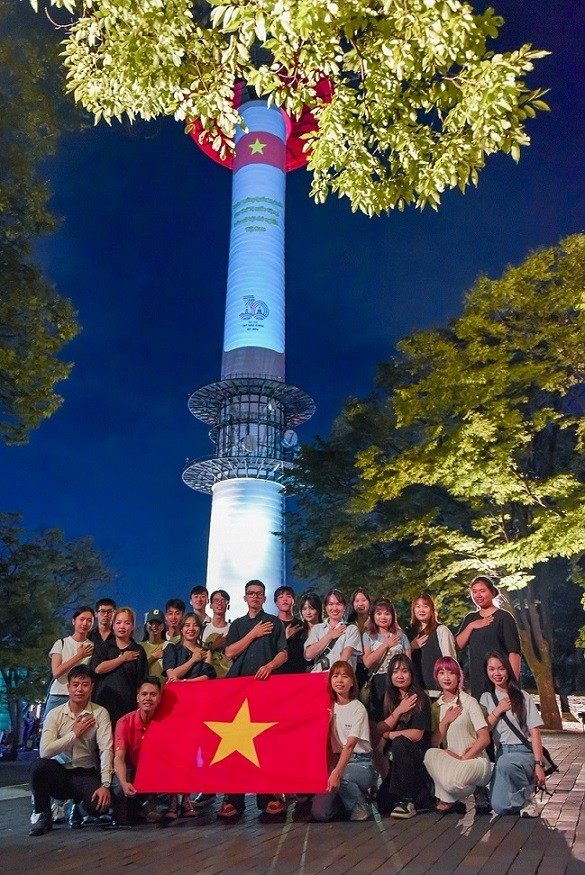 Quốc kỳ Việt Nam lần đầu được đưa lên Tháp Namsan, Hàn Quốc