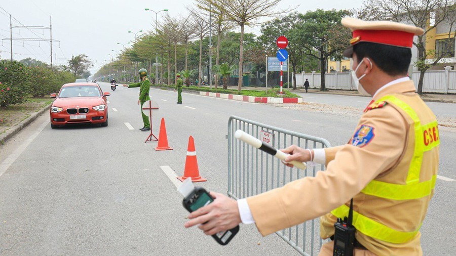 Những trường hợp cảnh sát giao thông được dừng xe mới nhất 2023