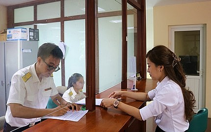 Công chức thuế Phòng Tuyên truyền - Hỗ trợ người nộp thuế, Cục Thuế Bắc Giang. (Ảnh: Nguyễn Hùng)